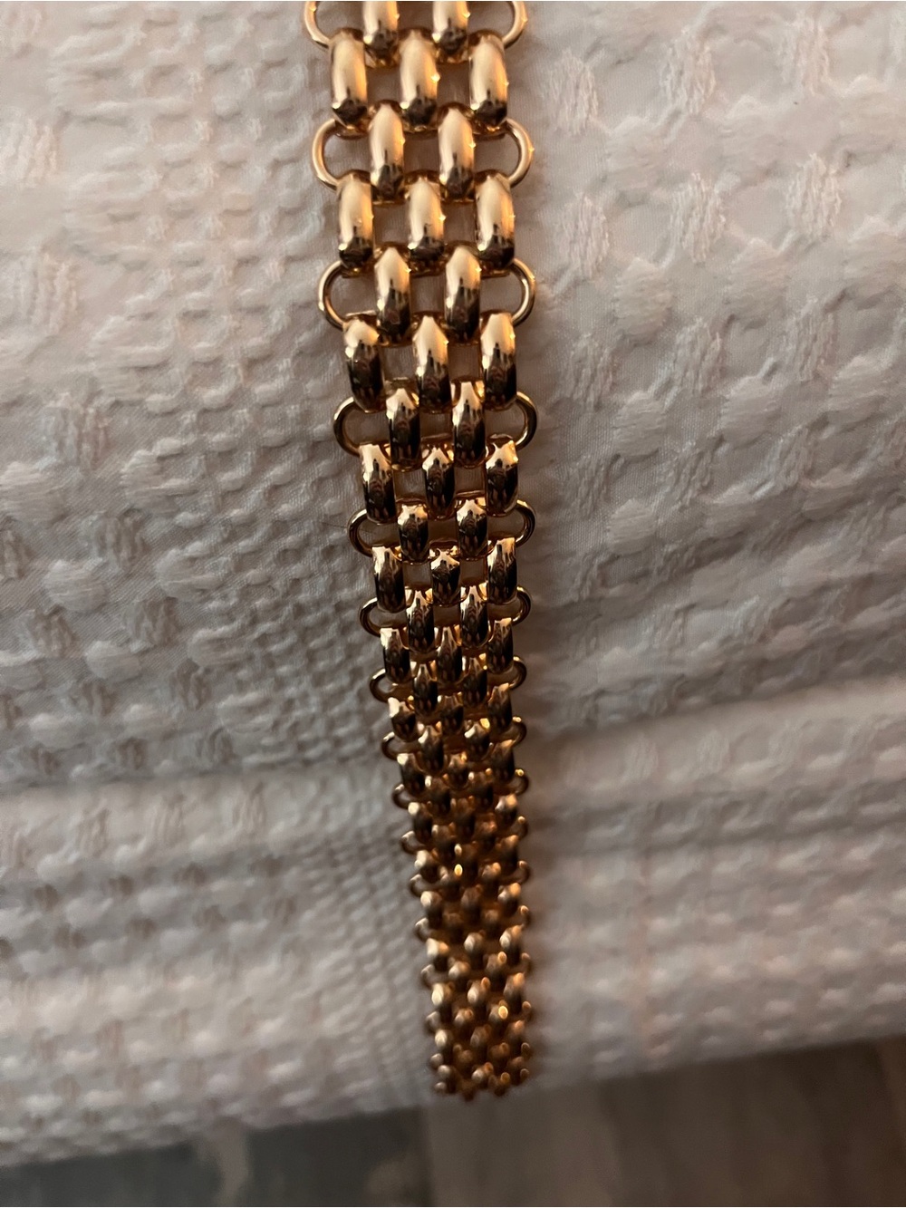 Vince Camuto Gold Chain Link Belt with Buckle and Charm - Picture 5 of 6